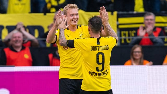 Die BVB-Profis Julian Brandt (l) und Paco Alcacer wollen auch gegen Bayer Leverkusen jubeln. Die BVB-Profis Julian Brandt (l) und Paco Alcacer wollen auch gegen Bayer Leverkusen jubeln.