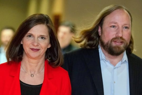 Sie wollen an der Spitze der Bundestags-Grünen bleiben und diese in die nächste Regierung führen: Anton Hofreiter und Katrin Göring-Eckardt.