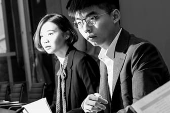 Hongkong-Aktivist Joshua Wong bei einer Pressekonferenz in Berlin: Chinas Führung will Einfluss auf Freiheit von Aktivisten in Hongkong nehmen.