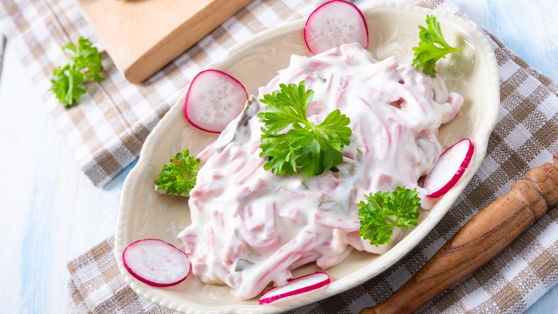 Geflügelsalat: Feinkostsalate zweier Marken werden derzeit zurückgerufen.