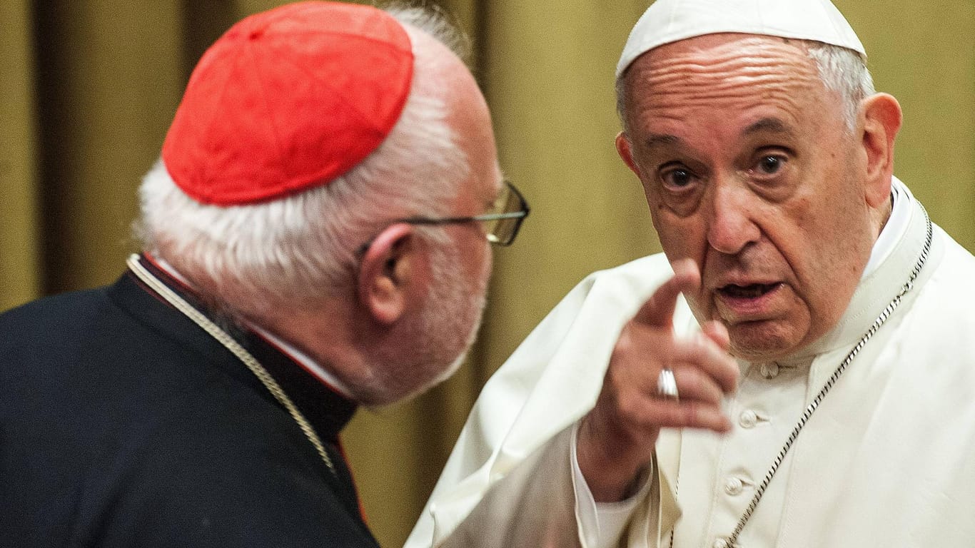 Kardinal Reinhard Marx (l.) mit Papst Franziskus: Der Vatikan stoppt de facto den Reformprozess der katholischen Kirche in Deutschland.