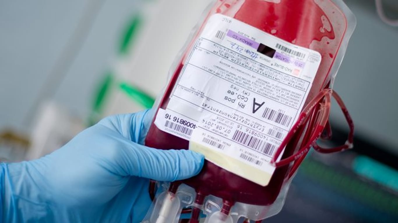 Viele Bluttransfusionen in deutschen Kliniken wären laut einer Studie der Barmer-Krankenkasse zu vermeiden.