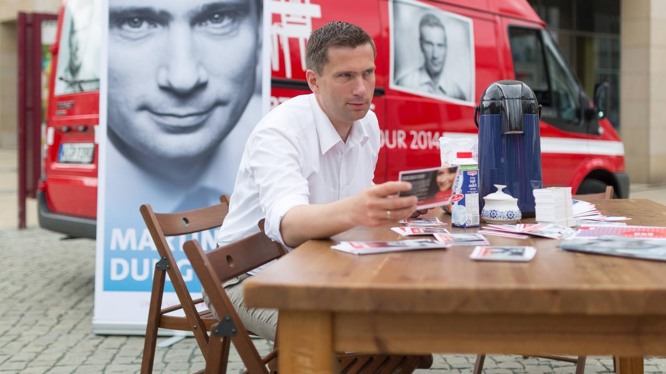 SPD-Mann Martin Dulig: Der frühere sächsische Wirtschaftsminister tourt mit seinem Küchentisch durchs Land.