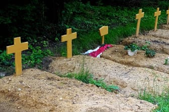 Gräber auf einem Friedhof: Eine Studie über den Verwesungsprozess kommt zu einem erstaunlichen Ergebnis.