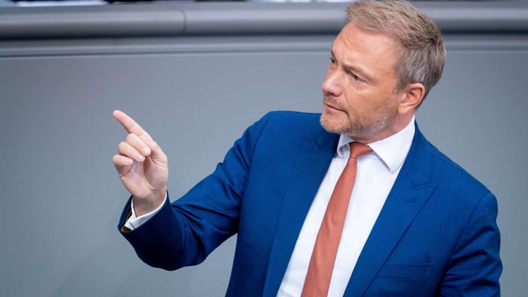 Christian Lindner im Bundestag: Der FDP-Chef will das deutsche Verhältnis zu Russland verbessern.