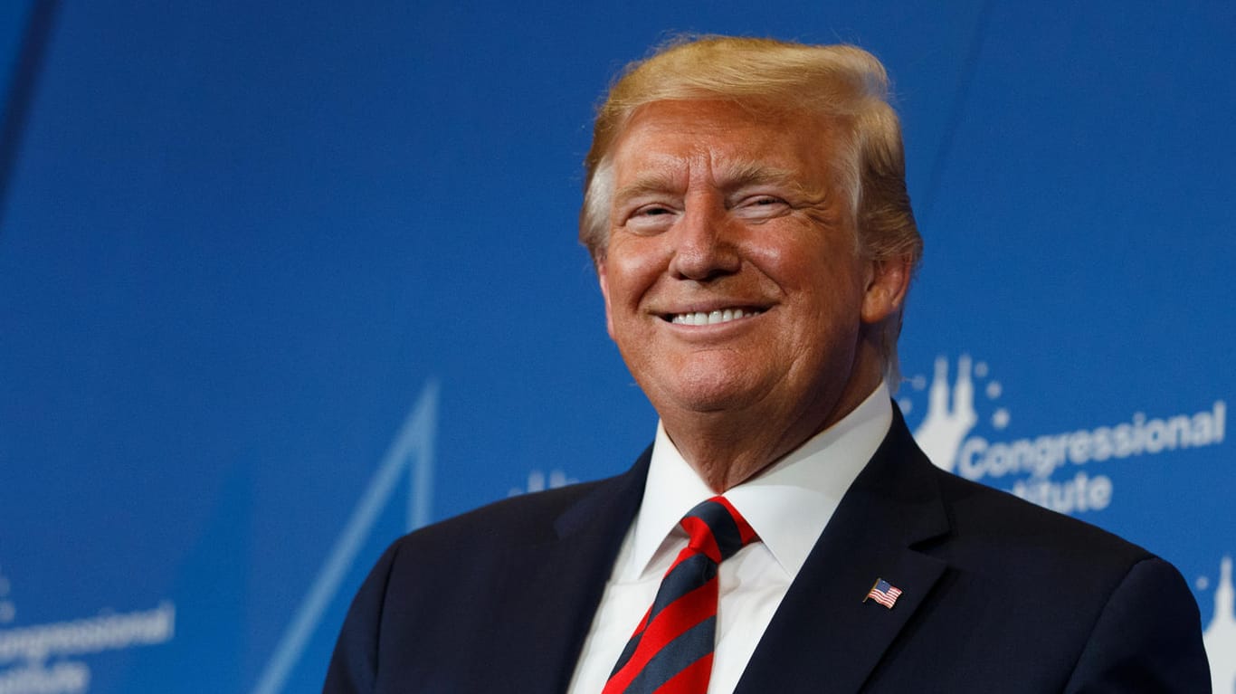 Donald Trump: Der US-Präsident hat eine Erklärung für seinen orangefarbenen Teint geliefert.