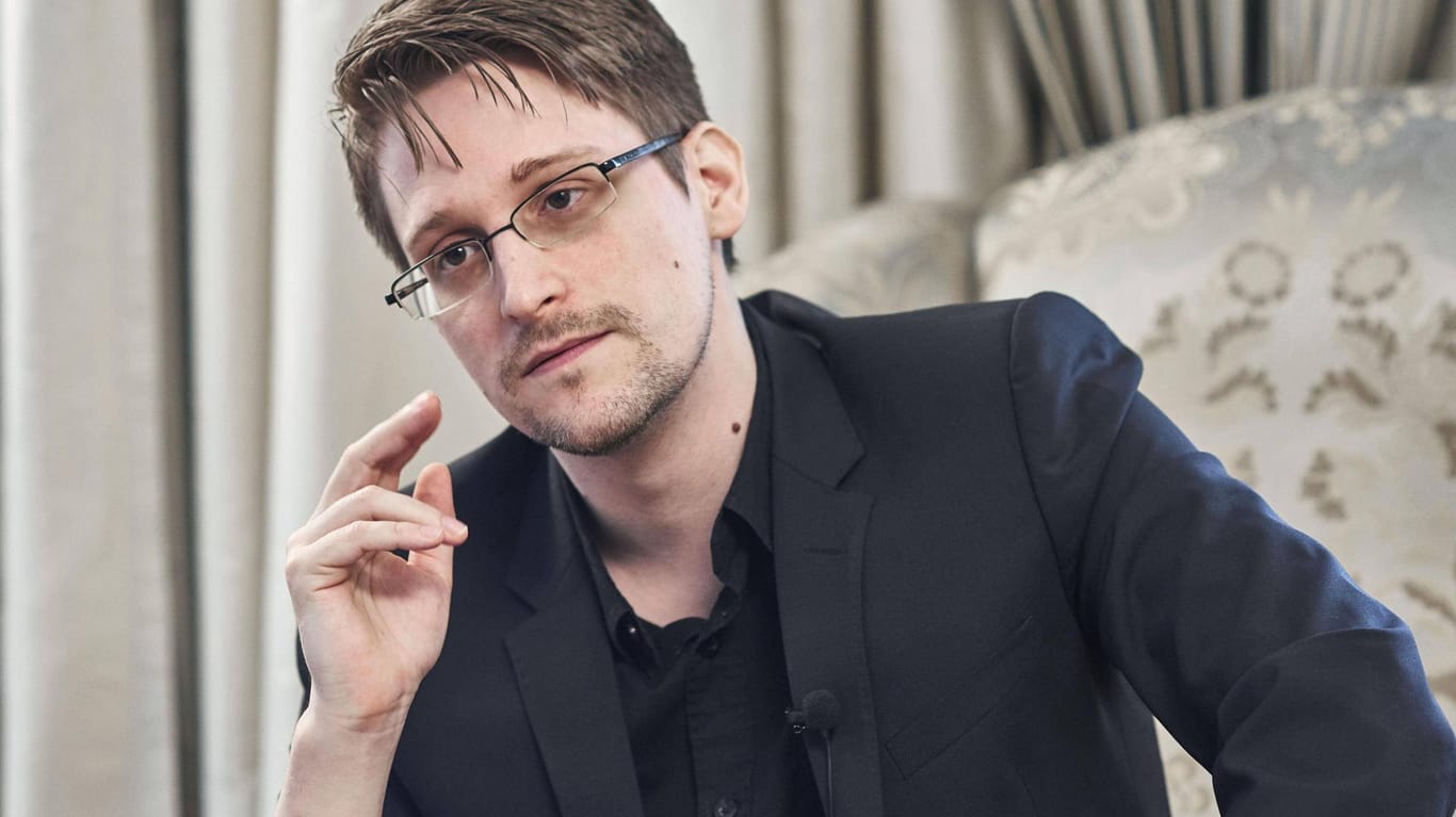 Edward Snowden während eines Interviews: Der Whistleblower war bei der NSA als der "Zauberwürfel-Typ" bekannt.
