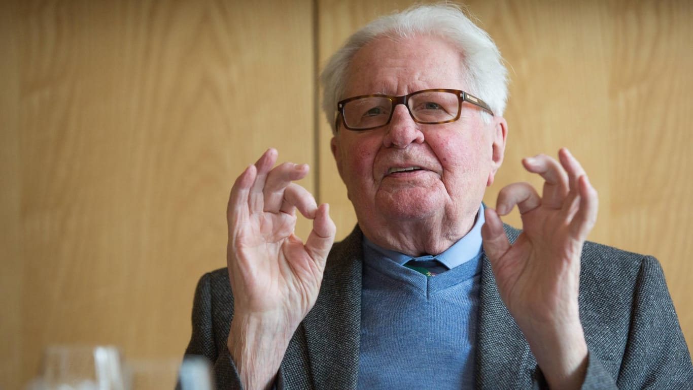Hans-Jochen Vogel: Der 93-Jährige sieht die Rolle der SPD in der großen Koalition positiv.