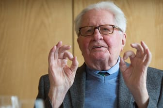Hans-Jochen Vogel: Der 93-Jährige sieht die Rolle der SPD in der großen Koalition positiv.