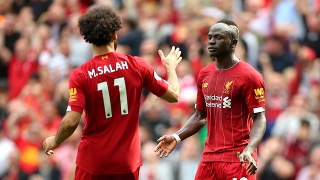 Sadio Mane (r) jubelt mit Mohamed Salah über das Tor zur 2:1-Führung für den FC Liverpool. Sadio Mane (r) jubelt mit Mohamed Salah über das Tor zur 2:1-Führung für den FC Liverpool.
