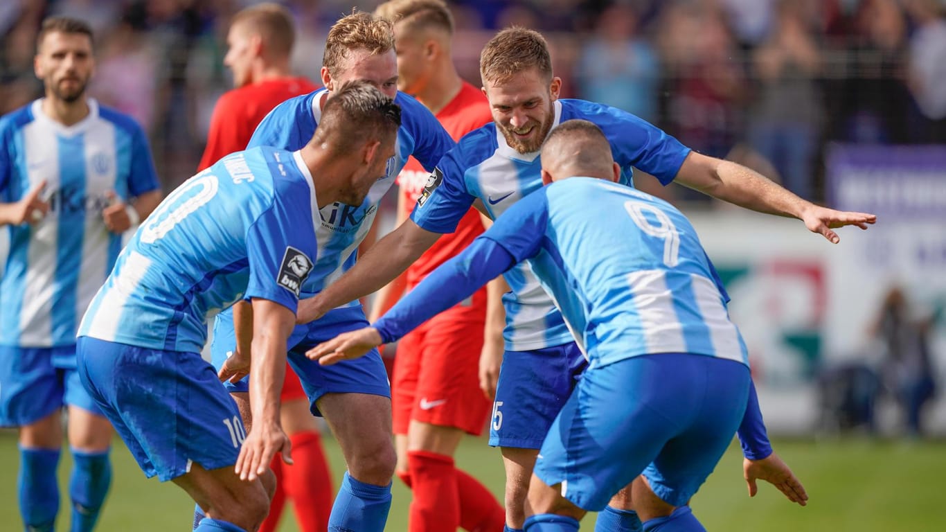 Jubel beim SV Meppen: Der hohe Sieg über den 1. FC Kaiserslautern sorgt für große Freude im Emsland.