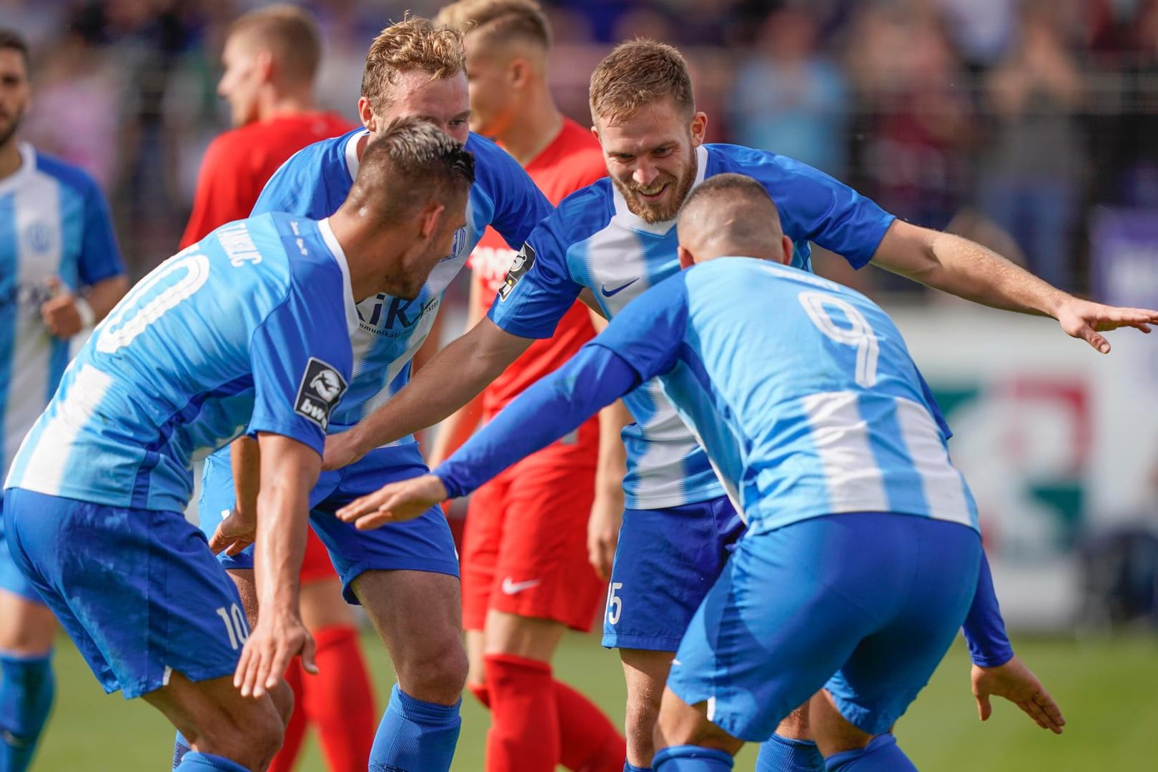 Jubel beim SV Meppen: Der hohe Sieg über den 1. FC Kaiserslautern sorgt für große Freude im Emsland.