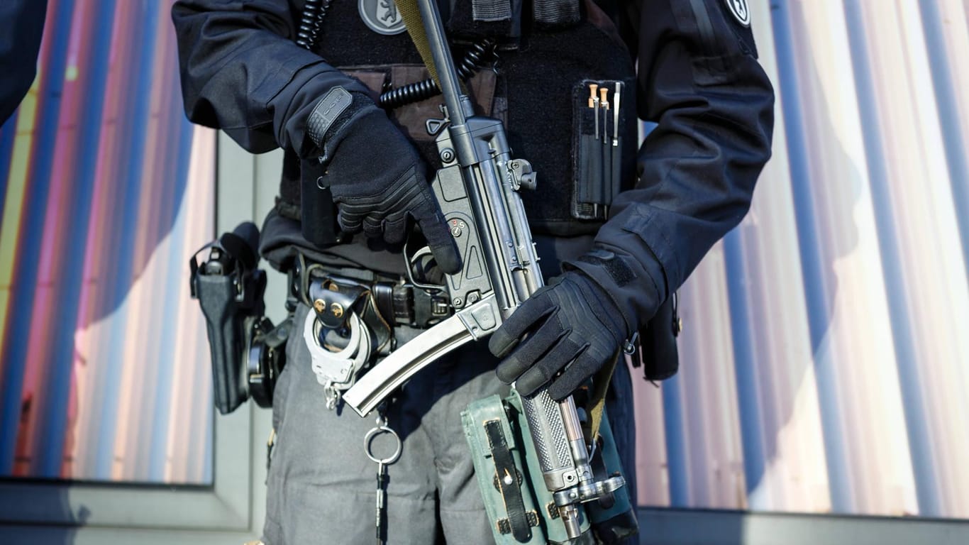 Polizist mit MP5: In Berlin wird eine Maschinenpistole vermisst.