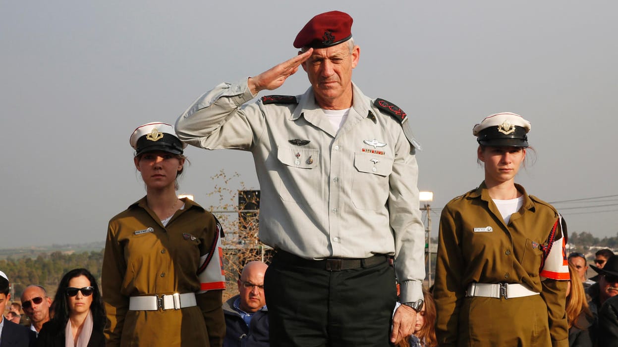 Benny Gantz 2014 bei der Beerdigung des Ex-Premiers Ariel Scharon, damals noch als Militärchef: Nun könnte er bald selbst Staatschef werden.