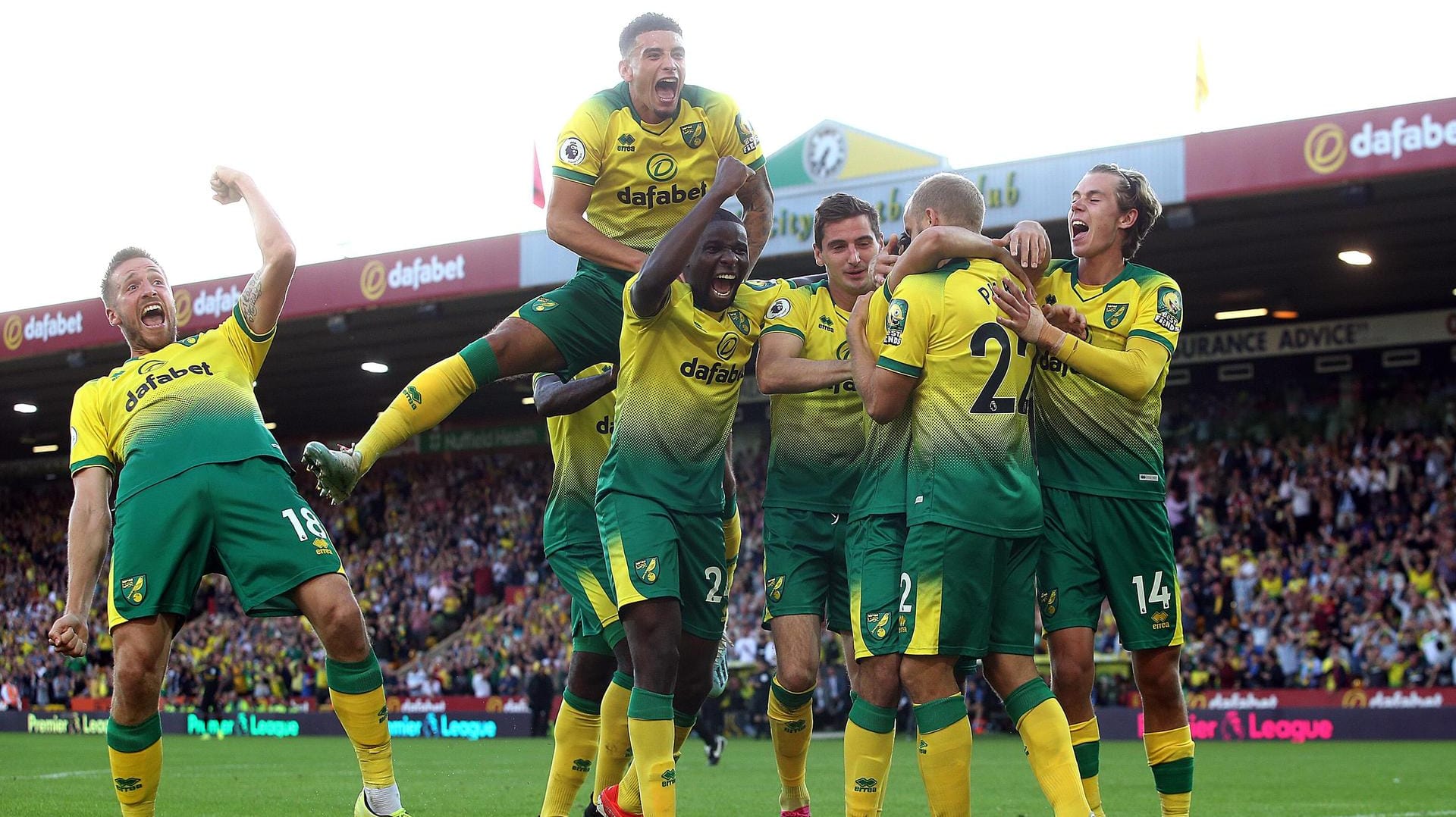 Großer Jubel bei Norwich City: Der Aufsteiger besiegte den Titelverteidiger Manchester City.