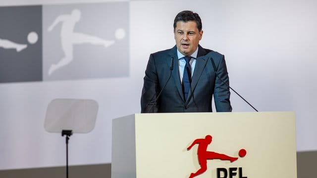 Christian Seifert, Chef der Deutschen Fußball Liga, ist gegen neue Anstoßzeiten und Pflichtspiele im Ausland.