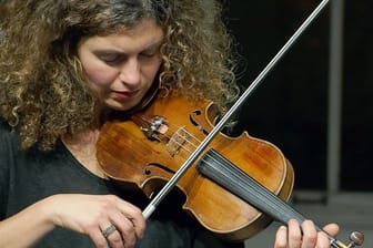 Die bulgarische Musikerin Biliana Voutchkova hat über die sozialen Medien zu einem neuen, kostbaren Instrument gekommen.