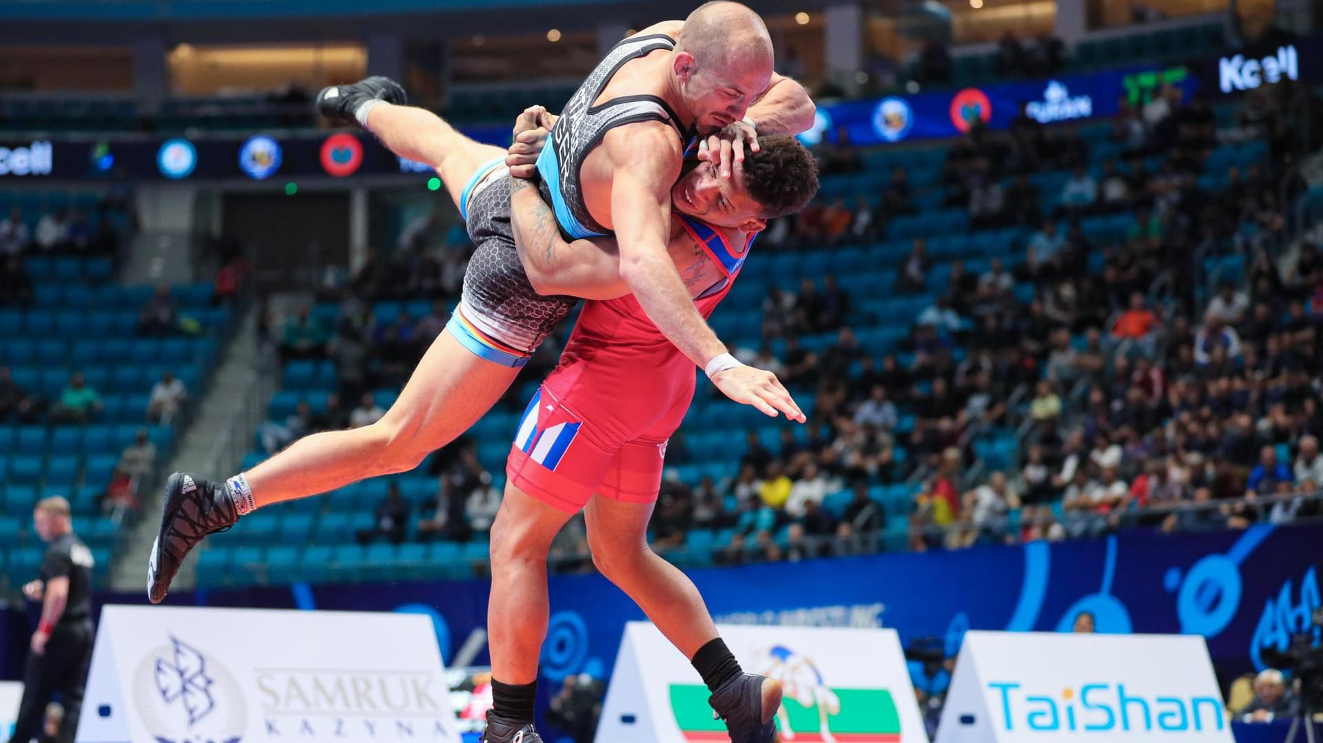 Aus im Achtelfinale: Frank Stäbler (l.) verlor bei der WM in Nur-Sultan gegen Ismael Borrero Molina.