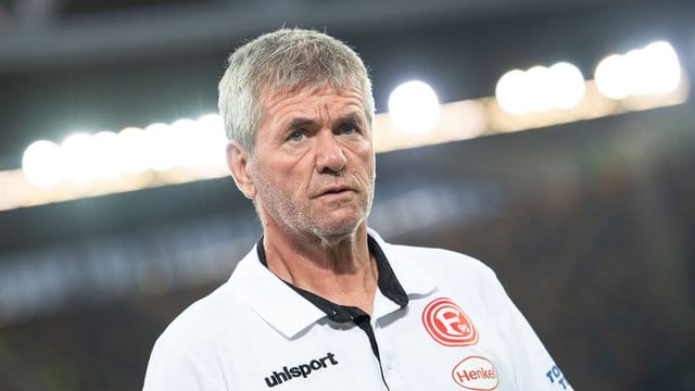 Verteidigt die Vereins-Führung gegen Vorwürfe der Vetternwirtschaft: Düsseldorfs Trainer Friedhelm Funkel. Verteidigt die Vereins-Führung gegen Vorwürfe der Vetternwirtschaft: Düsseldorfs Trainer Friedhelm Funkel.