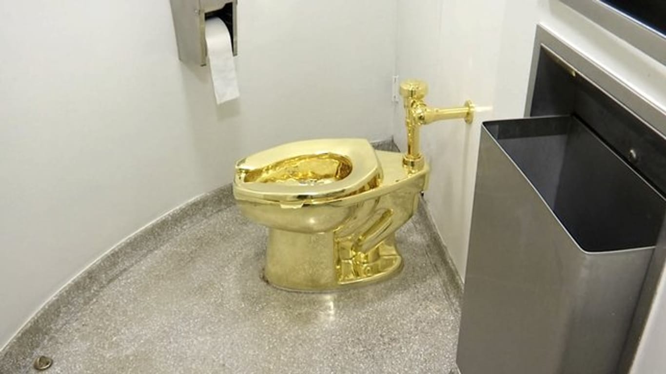 Die 18-karätige goldene Toilette "America" stammt von dem italienischen Künstler Maurizio Cattelan.