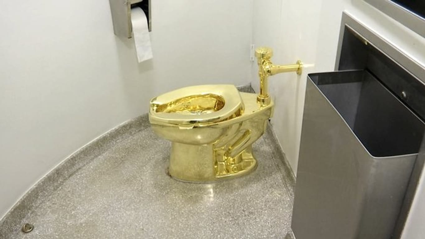 Die 18-karätige goldene Toilette "America" des italienischen Künstlers Maurizio Cattelan.