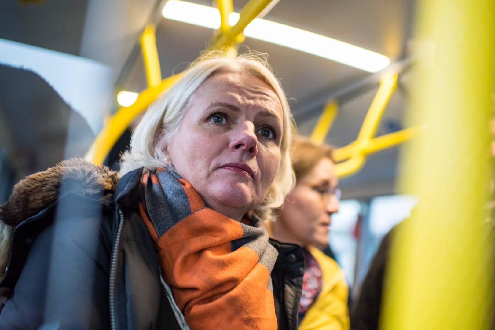 Regine Günther bei der Vorstellung des ersten Serien-E-Bus der BVG: Die Verkehrssenatorin möchte sich möglichst schnell vom Verbrennungsmotor verabschieden.