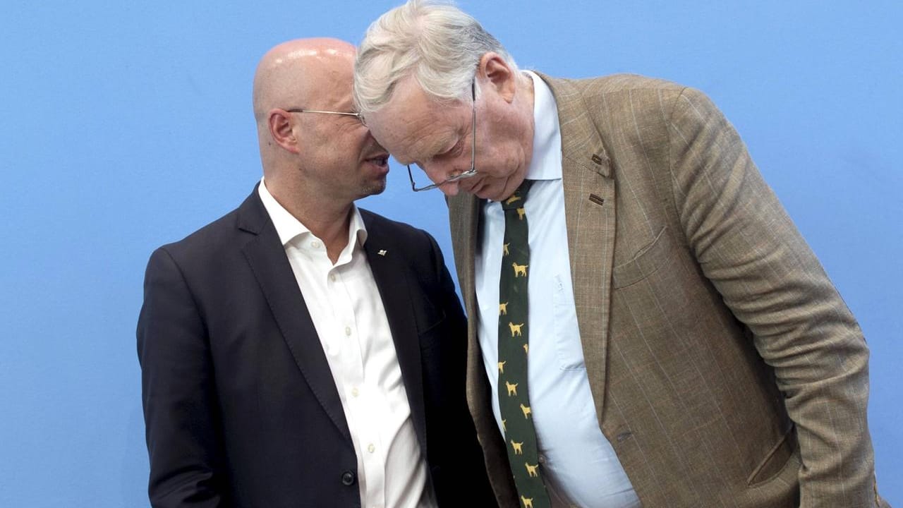 Andreas Kalbitz (l.) und Alexander Gauland: Er könne "nichts Rechtsextremes in ihm finden", sagt Gauland über den Brandenburger Fraktionschef.