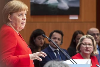 Angela Merkel und Svenja Schulze beim 10. Petersberger Klimadialog: Diese Woche müssen beim Thema Klimaschutz in Deutschland Entscheidungen gefällt werden.