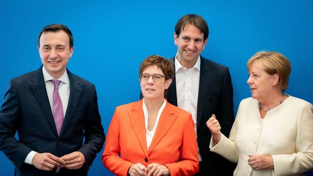 Klimaschutz ist kein Widerspruch zu vernünftiger Wirtschaftspolitik und sozialer Sicherheit, so CDU-Generalsekretär Ziemiak (l).