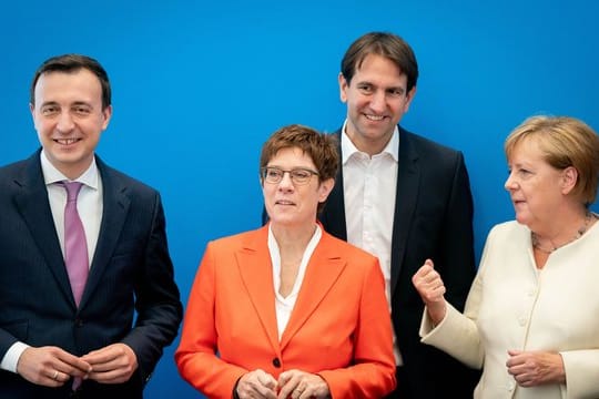 Klimaschutz ist kein Widerspruch zu vernünftiger Wirtschaftspolitik und sozialer Sicherheit, so CDU-Generalsekretär Ziemiak (l).