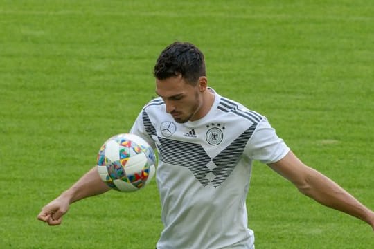 Unklar, ob Mats Hummels noch im Trikot der deutschen Fußball-Nationalmannschaft zu sehen sein wird.
