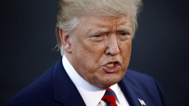 US-Präsident Donald Trump hat sich zu dem Drohnenangriff auf eine Ölraffinerie in Saudi-Arabien geäußert. US-Präsident Donald Trump hat sich zu dem Drohnenangriff auf eine Ölraffinerie in Saudi-Arabien geäußert.