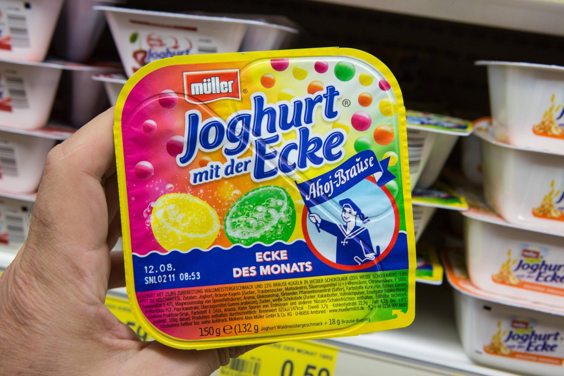 Joghurt mit der Ecke Ahoi-Brausepulver: Das Kult-Brausepulver von Frigeo gibt es mittlerweile auch als Joghurt mit der Ecke und in Dosen.