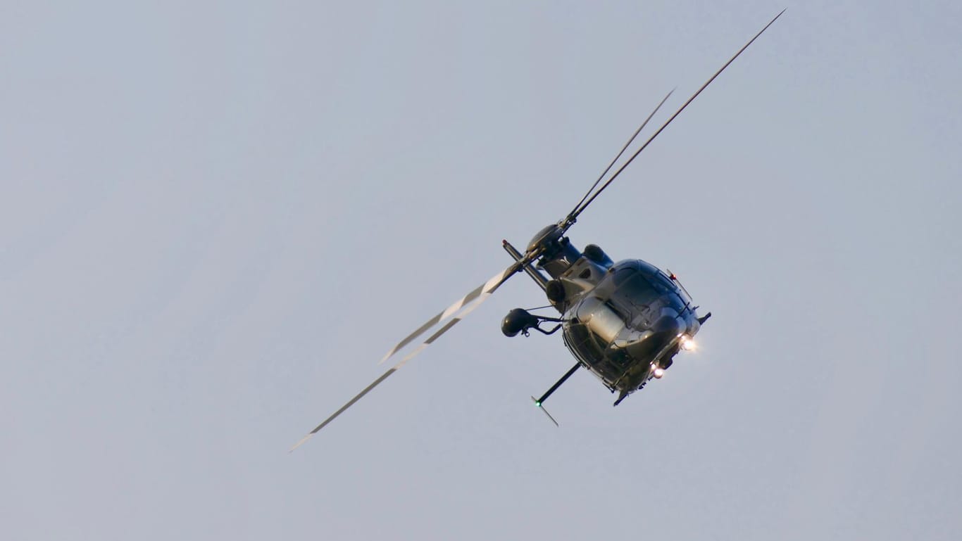 Ein Hubschrauber in der Luft: Die KABS soll im November einen weiteren Hubschrauber bekommen.