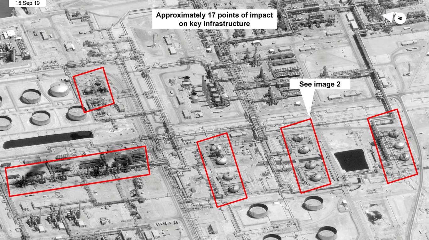 Dieses von der US-Regierung und DigitalGlobe zur Verfügung gestellte Foto zeigt zeigt Schäden an der Infrastruktur von Ölraffinerie des saudischen Ölriesens Saudi Aramco nach dem Drohnenangriff.