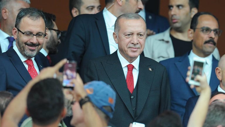 Der türkische Präsident Recep Tayyip Erdogan: Tausende mussten den Staatsdienst wegen mutmaßlicher Verbindungen zu dem umstrittenen Prediger Gülen verlassen. (Archivbild)