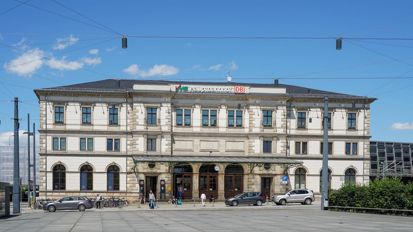 Der Hauptbahnhof in Chemnitz: Der festgenommene Mann hatte bereits Hausverbot für das Gebäude. (Archivbild)