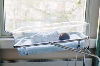 Säugling auf Geburtenstation: Eine betroffene Mutter erzählt, wie sie die Fehlbildung ihrer Tochter erlebt.