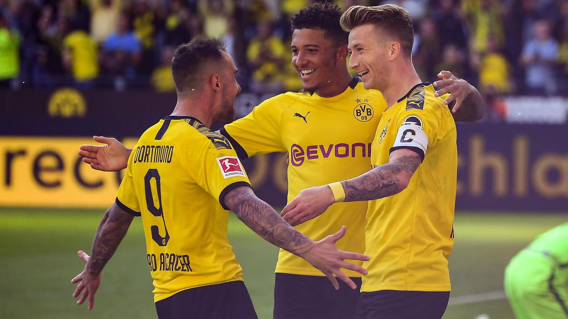 Offensiv-Trio: Paco Alcacer, Jadon Sancho und Marco Reus (v. li.) werden gegen den FC Barcelona gefordert sein.