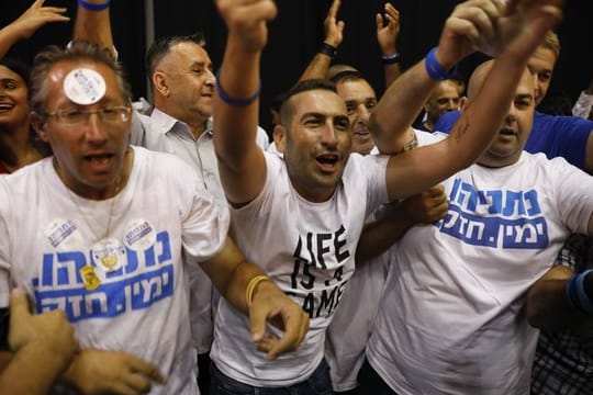 Anhänger der Likud-Partei bejubeln die Prognosen.
