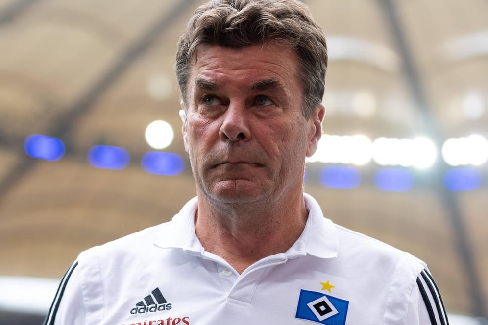 Verlor mit seiner Mannschaft das wichtige Spiel gegen den FC St. Pauli: HSV-Trainer Dieter Hecking.