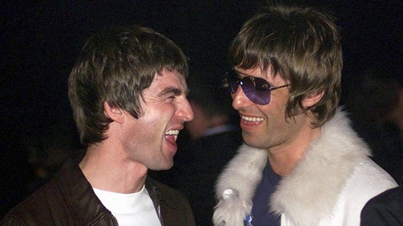 Ein Bild aus besseren Zeiten: Die Brüder Noel (l) und Liam Gallagher sind sich heute alles andere als nah.