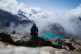 Wanderung im Sagarmatha National Park in Nepal, in dem sich auch sein Namensgeber, der Mount Everest, befinden. (Symbolbild)