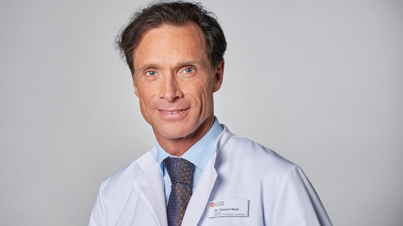 Dr. med. Christof Wald ist Chefarzt im Fachzentrum Kardiologie der Schön Klinik Düsseldorf. Als Facharzt für Innere Medizin, Kardiologie und spezielle internistische Intensivmedizin hat er Ihre Fragen zu Herzerkrankungen beantwortet.