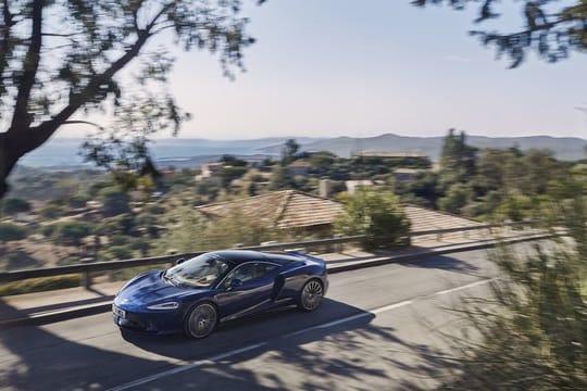 Mit dem GT will McLaren mehr Alltagskomfort und extrem rasante Fahrleistungen kombinieren.