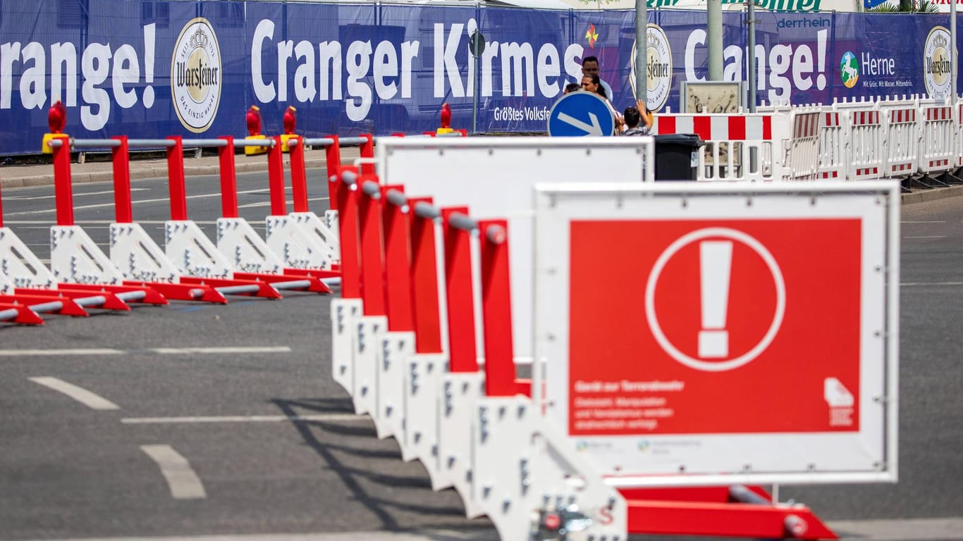 Terrorsperren an der Cranger Kirmes: Solche mobilen Gitter sollen bald auch in Wuppertal zum Einsatz kommen.