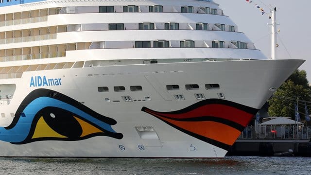 Aida-Flotte: Die Abschlussfahrt von Schülern eines Frankfurter Gymnasiums mit einem Kreuzfahrtschiff sorgt für Diskussionen. Aida-Flotte: Die Abschlussfahrt von Schülern eines Frankfurter Gymnasiums mit einem Kreuzfahrtschiff sorgt für Diskussionen.