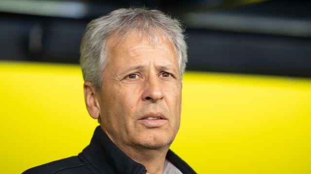 Lucien Favre baut gegen den FC Barcelona weitgehend auf die Formation vom Sieg gegen Bayer Leverkusen. Lucien Favre baut gegen den FC Barcelona weitgehend auf die Formation vom Sieg gegen Bayer Leverkusen.