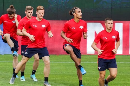 Die Leipziger starten ohne Nationalspieler Lukas Klostermann in Lissabon.