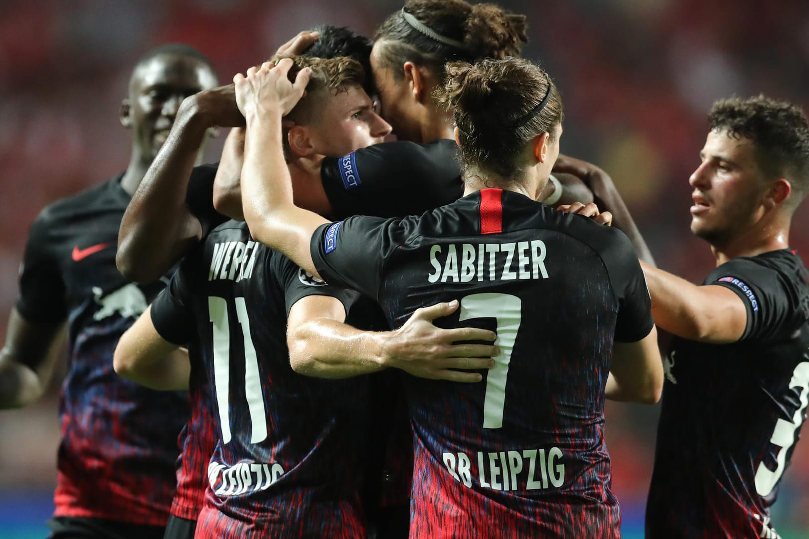 Im Estadio da Luz von Lissabon: Die Leipziger feiern das Tor zum zwischenzeitlichen 2:0 durch Timo Werner.
